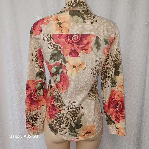 Chico's Women Shirt Size 0 Beige Floral Button Down Shirt - Picture 9 of 15